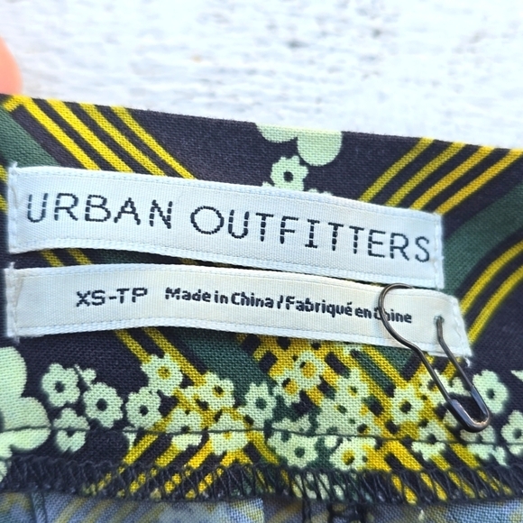 UO Urban Outfitters Womens Emerson Print Pleated Mini Skirt Size XS Wrap - Picture 11 of 11